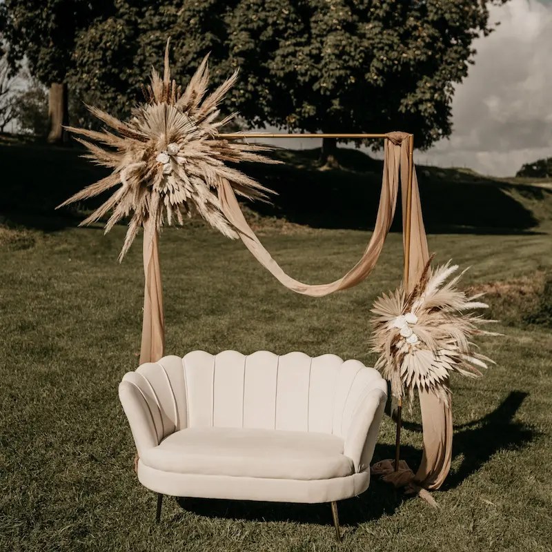 Trouwbankje ceremonie tweezits 2-zitsbankje bruiloft trouwen styling bruiloftstyling