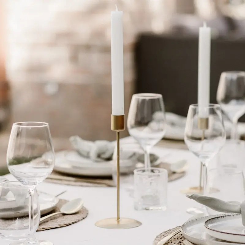 Tafeldecoratie tafelstyling kandelaar kaarsenhouder diner chique 21 diner huren bruiloftstyling bruiloftdiner