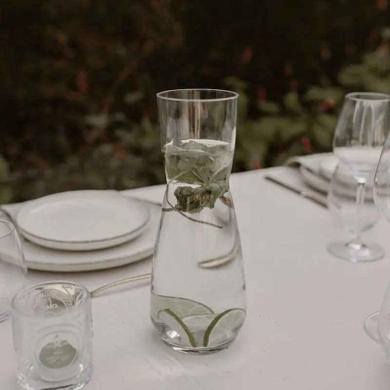 waterkaraf karaf bruiloft tafelstyling 21 diner te huur